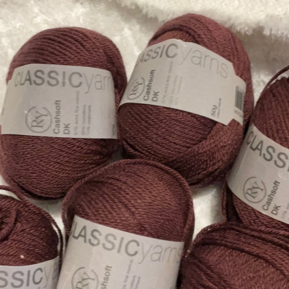 Lot of 11 skeins of RYC Cashsoft DK
from Rowan - Picture 4 of 5